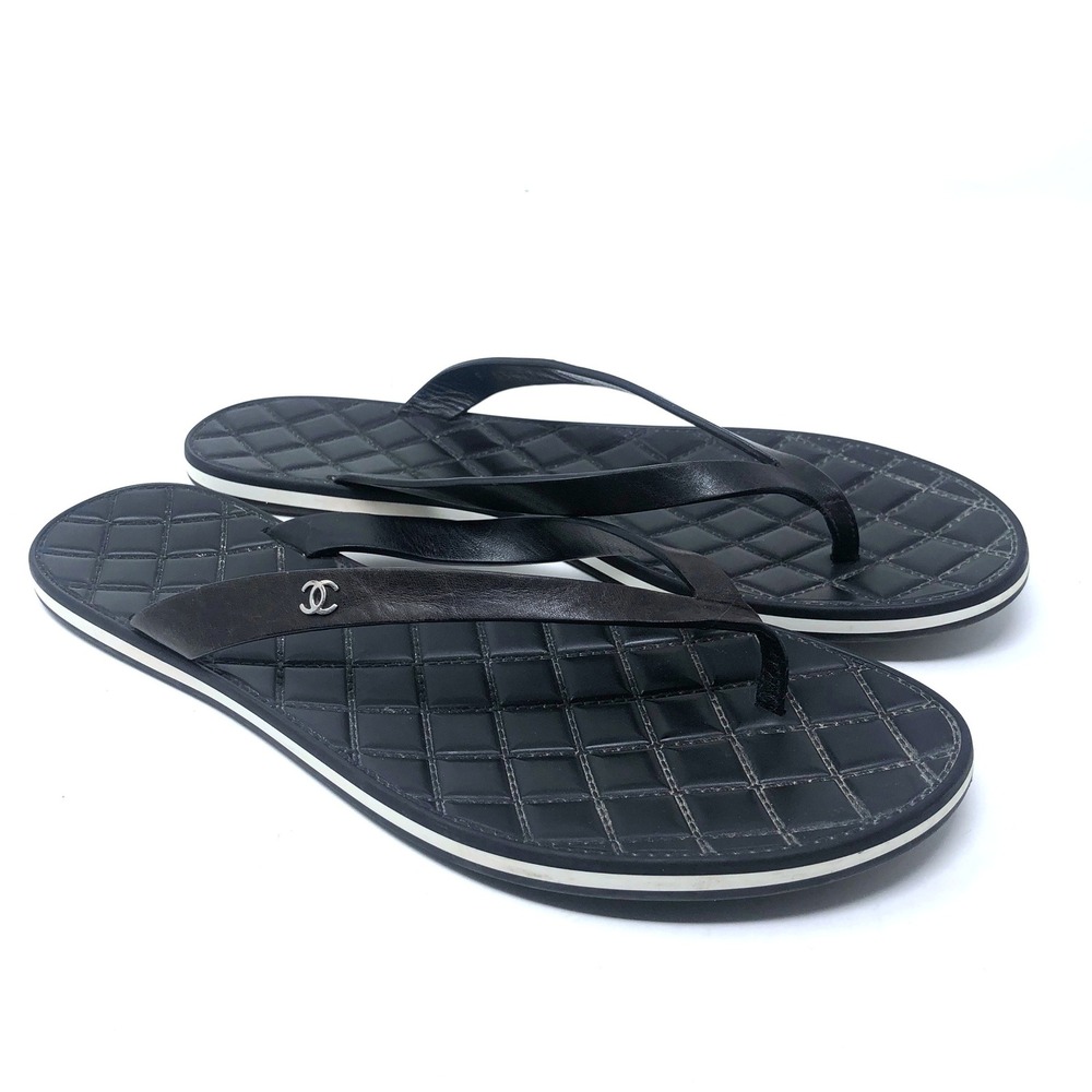 Chanel Quilted Leather Flip Flops 40 EU 9 US Black CC Logo Thong Sandals